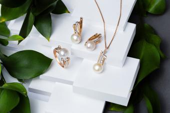 Modern Tips for How to Mix Silver & Gold Jewelry